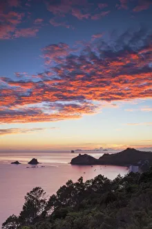 Hahei beach at sunrise, Coromandel Peninsula, North Island, New Zealand Hahei beach at sunrise, Coromandel Peninsula, North Island, New Zealand