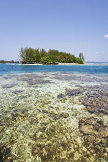 Honduras, Bay Islands, Island near Water Caye Honduras, Bay Islands, Island near Water Caye