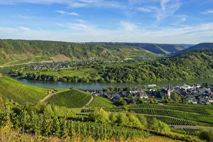 Horseshoe bend at Krov, Mosel valley, Rhineland-Palatinate, Germany Horseshoe bend at Krov, Mosel valley, Rhineland-Palatinate, Germany