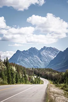 Icefields Parkway scenic route in the Canadian Rockies, alberta, Canada Icefields Parkway scenic route in the Canadian Rockies, alberta, Canada