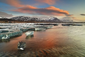 Iceland, South Iceland, Jokulsarlon, Ice on the lagoon reflecting the colours of dawn Iceland, South Iceland, Jokulsarlon, Ice on the lagoon reflecting the colours of dawn