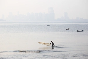 India, Maharashtra, Mumbai, Chowpatty, Man fishing India, Maharashtra, Mumbai, Chowpatty, Man fishing