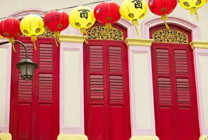 Lanterns and traditional shophouse in Chinatown, Singapore Lanterns and traditional shophouse in Chinatown, Singapore