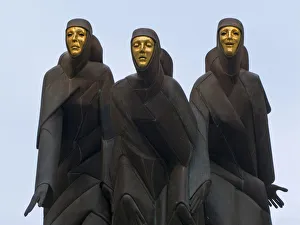 Lithuania, Vilnius, National Drama Theatre, Sculpture of the Feast of the three musicians Lithuania, Vilnius, National Drama Theatre, Sculpture of the Feast of the three musicians