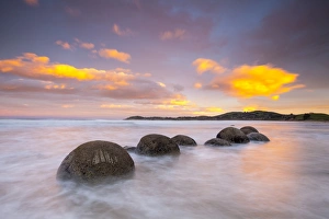 Moeraki Boulders, South Island, New Zealand Moeraki Boulders, South Island, New Zealand