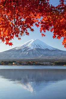 Mount Fuji and Lake Kawaguchi at sunrise, Yamanashi Prefecture, Japan Mount Fuji and Lake Kawaguchi at sunrise, Yamanashi Prefecture, Japan