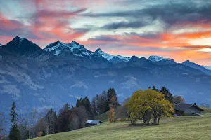 Moutnains above Lake Thun, Berner Oberland, Switzerland Moutnains above Lake Thun, Berner Oberland, Switzerland