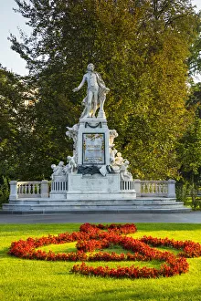 Mozart statue, Burggarten, Vienna, Austria Mozart statue, Burggarten, Vienna, Austria