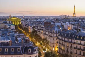 Prints of Eiffel Tower and Paris skyline at dusk, Paris, France Paris Prints: Eiffel Tower Print at Dusk