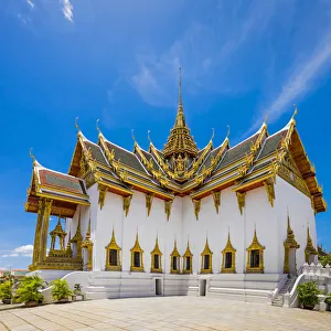 Phra Thinang Dusit Maha Prasat throne hall at the Grand Palace complex, Bangkok, Thailand Phra Thinang Dusit Maha Prasat throne hall at the Grand Palace complex, Bangkok, Thailand
