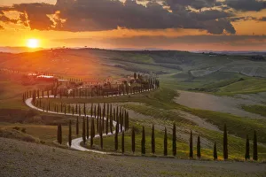 Podere Baccoleno during a spring sunset, Tuscany, Italy Podere Baccoleno during a spring sunset, Tuscany, Italy