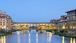 Ponte Vecchio on the Arno river and buildings in the old town at dawn, Florence (Firenze) Ponte Vecchio on the Arno river and buildings in the old town at dawn, Florence (Firenze)