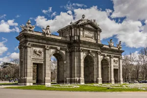 Puerta de Alcala (Alcala Gate), Madrid, Community of Madrid, Spain Puerta de Alcala (Alcala Gate), Madrid, Community of Madrid, Spain