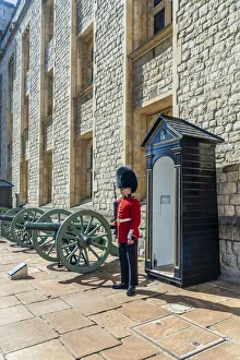 Queens guards at the Jewel House, Tower of London, UNESCO World Heritage site, London Queens guards at the Jewel House, Tower of London, UNESCO World Heritage site, London