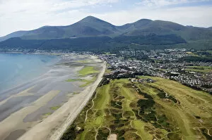 Images Dated 18th July 2006: Royal County Down Golf Course and Slieve Donard Hotel