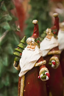 European Christmas Decor Prints: Santa decorations