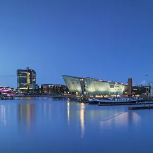Science Centre NEMO and Oosterdok (East Dock) at dusk, Amsterdam, Netherlands Science Centre NEMO and Oosterdok (East Dock) at dusk, Amsterdam, Netherlands
