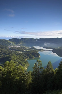 Sete Cidades village with Lagoa Azul & Lagoa Verde Sete Cidades village with Lagoa Azul & Lagoa Verde