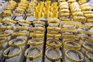 Shop window with jewellers and gold bracelets, Grand Bazaar, Istanbul, Turkey Shop window with jewellers and gold bracelets, Grand Bazaar, Istanbul, Turkey