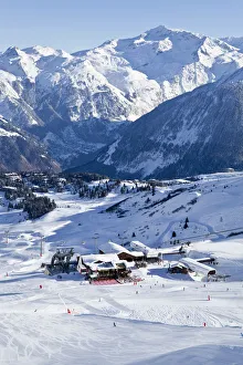 Ski Pistes in Courchevel 1850 ski resort in the Three Valleys, Les Trois Vallees, Savoie Ski Pistes in Courchevel 1850 ski resort in the Three Valleys, Les Trois Vallees, Savoie