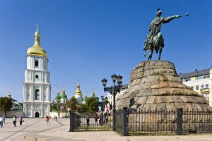 St. Sophia Cathedral & Bohdan Khmelnytsky Statue, Kiev, Ukraine St. Sophia Cathedral & Bohdan Khmelnytsky Statue, Kiev, Ukraine