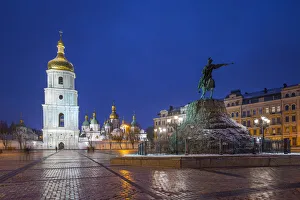 St. Sophias Cathedral and Bell Tower, Sofiyivska Square, Kiev (Kyiv), Ukraine St. Sophias Cathedral and Bell Tower, Sofiyivska Square, Kiev (Kyiv), Ukraine