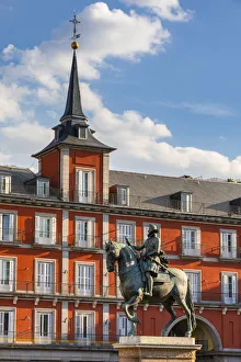 Statue of Felipe lll in the Plaza Mayor, Madrid, Spain Statue of Felipe lll in the Plaza Mayor, Madrid, Spain