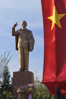 Statue of Ho Chi Minh, Can Tho, Mekong Delta, Vietnam Statue of Ho Chi Minh, Can Tho, Mekong Delta, Vietnam