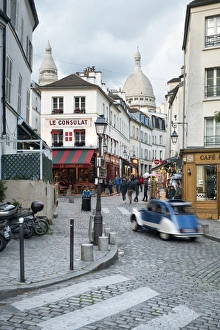 Streets of Montmartre with view towards Basilica Sacre Coeur, Paris, France Streets of Montmartre with view towards Basilica Sacre Coeur, Paris, France
