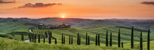 Sunset at Agriturismo Baccoleno, near Asciano, Tuscany, Italy Sunset at Agriturismo Baccoleno, near Asciano, Tuscany, Italy