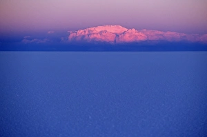 Images Dated 2009 June: At sunset a cloud is painted pink by the last rays Print