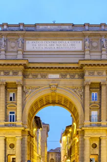 The triumphal arch on Piazza della Repubblica (Republic Square), Florence (Firenze) The triumphal arch on Piazza della Repubblica (Republic Square), Florence (Firenze)