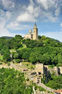Tsarevets fortress and the Ascension Cathedral on the top of the hill. Veliko Tarnovo Tsarevets fortress and the Ascension Cathedral on the top of the hill. Veliko Tarnovo