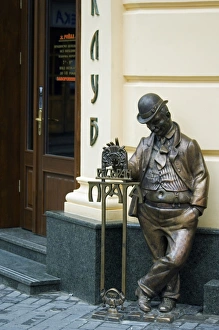 Ukraine Lviv Old Town Unesco World Heritage Bronze Statue outside Cafe Ukraine Lviv Old Town Unesco World Heritage Bronze Statue outside Cafe