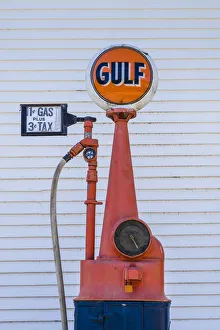 USA, New England, Vermont, Plymouth, antique gasoline pump USA, New England, Vermont, Plymouth, antique gasoline pump