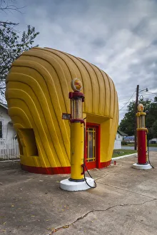 USA, North Carolina, Winston-Salem, old shell-shaped gas stationfrom the 1920s USA, North Carolina, Winston-Salem, old shell-shaped gas stationfrom the 1920s