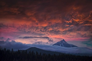 USA, Oregon Central Cascades mountains, Mount Jefferson at sunset USA, Oregon Central Cascades mountains, Mount Jefferson at sunset