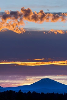 USA, Oregon, Central Oregon, Bend, Mount Bachelor at sunset USA, Oregon, Central Oregon, Bend, Mount Bachelor at sunset