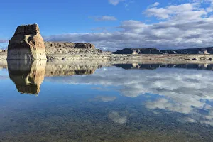 USA, Utah, Lake Powell, Lone Rock near Page USA, Utah, Lake Powell, Lone Rock near Page