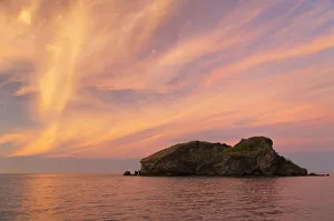 Vomo Island at sunset, Mamanuca Islands, Fiji Vomo Island at sunset, Mamanuca Islands, Fiji