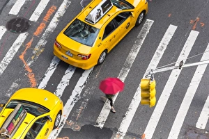 Yellow taxi cabs & crossing, overhead view, New York, Manhattan, New York, USA Yellow taxi cabs & crossing, overhead view, New York, Manhattan, New York, USA