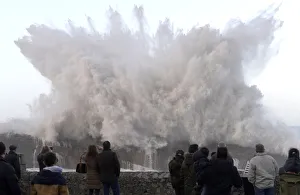 People look and take pictures of giant waves in the port town of Llanes People look and take pictures of giant waves in the port town of Llanes