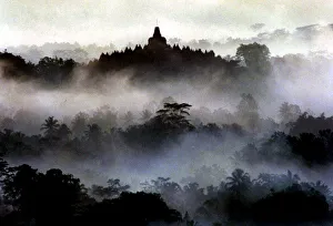THE SILHOUETTE OF BOROBUDUR TEMPLE IN MAGELANG THE SILHOUETTE OF BOROBUDUR TEMPLE IN MAGELANG