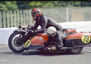 Bob Beales & Vic Farnhill (Triumph) 1971 750 Sidecar TT Bob Beales & Vic Farnhill (Triumph) 1971 750 Sidecar TT