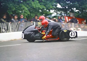 Geoff Davis & Lenny Pallister (Laverda) 1977 Sidecar TT Geoff Davis & Lenny Pallister (Laverda) 1977 Sidecar TT