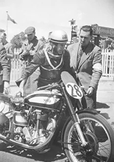 Harry Hinton snr (Norton) 1949 Junior TT Harry Hinton snr (Norton) 1949 Junior TT