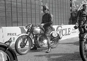 Hilary Iremonger-Watts (Triumph) 1947 Senior Clubman TT Hilary Iremonger-Watts (Triumph) 1947 Senior Clubman TT
