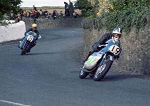 Peter Berwick (Suzuki) leads Alex George (Yamaha) 1969 Southern 100 Peter Berwick (Suzuki) leads Alex George (Yamaha) 1969 Southern 100