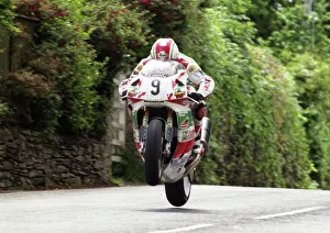 Phillip McCallen flies Ballacryre: 1995 Formula One TT