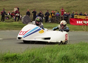 Steve Sinnott & Dave Corlett (Kawasaki) 2002 Sidecar TT Steve Sinnott & Dave Corlett (Kawasaki) 2002 Sidecar TT